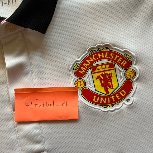 Manchester United Away 14/15 Kit/Jersey - Picture 3 of 11